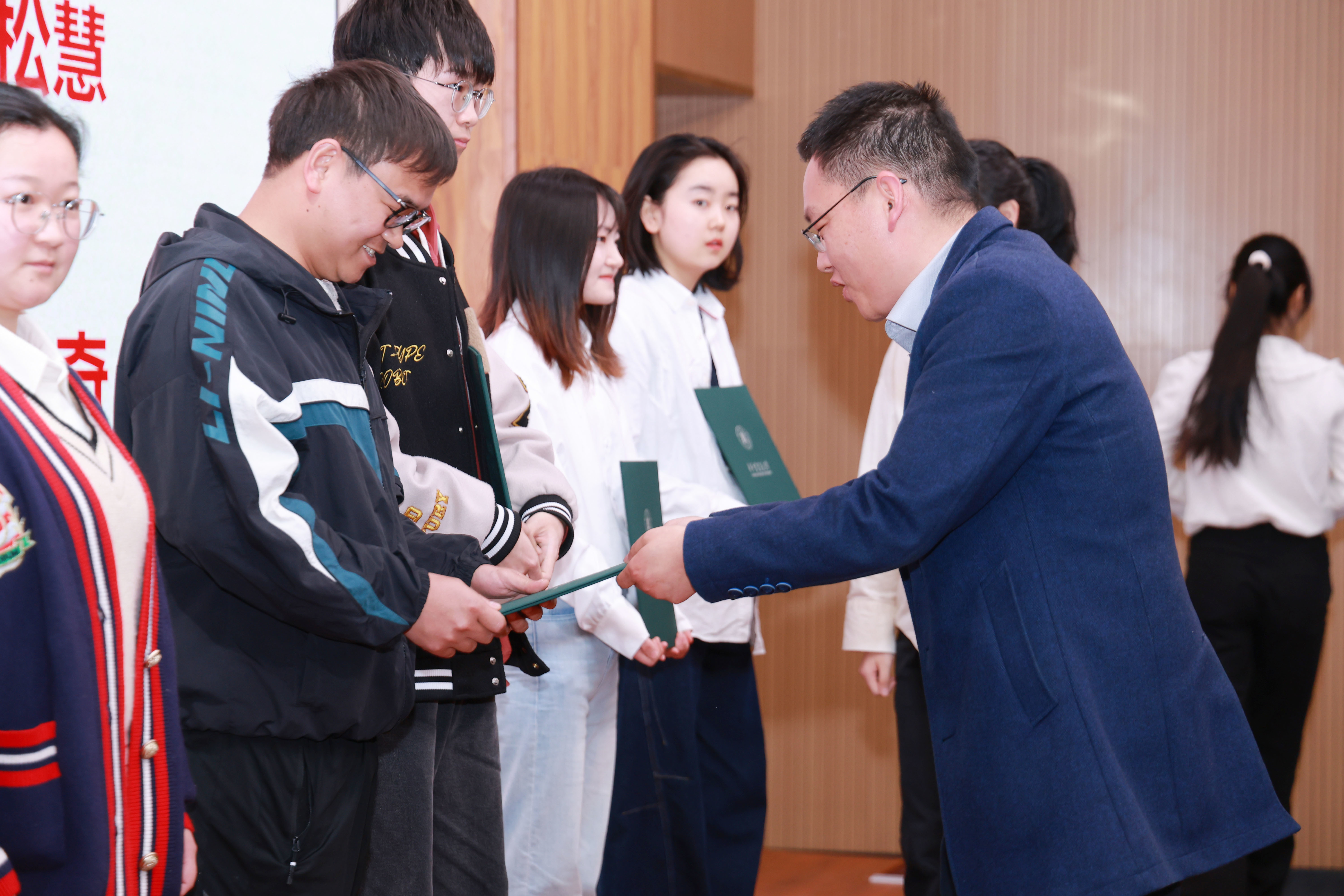 贝斯特-全球最奢华的游戏平台天行健奖学金颁奖特辑 | 以科技守护碧水，育青年创新未来